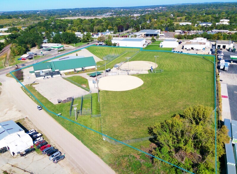 1901 Beloit Ave, Janesville, WI à louer - Photo principale – Image 1 sur 4