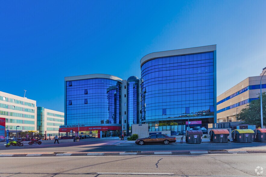 Bureau dans Madrid, Madrid à louer - Photo de l’immeuble – Image 2 sur 3