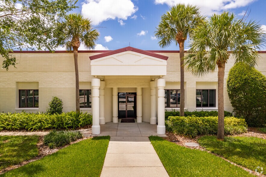 7995 114th Ave N, Largo, FL à vendre - Photo de l’immeuble – Image 3 sur 5