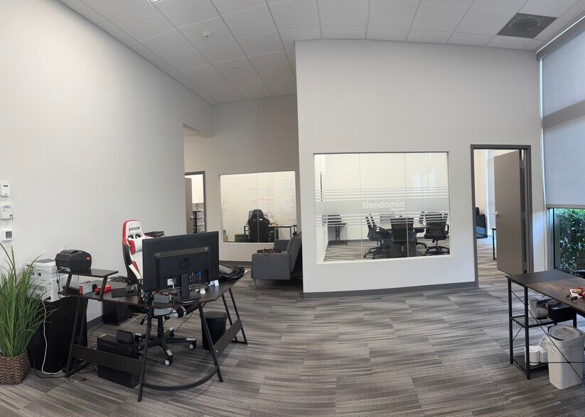 8404 NW 90th St, Miami, FL à louer - Photo de l’immeuble – Image 3 sur 14