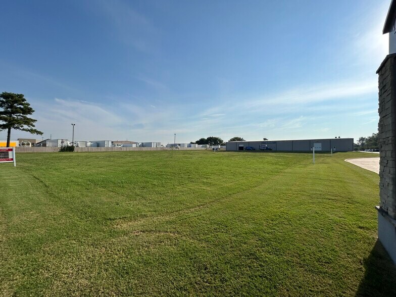 1341 & 1351 N Garnett Rd, Tulsa, OK à louer - Photo de l’immeuble – Image 2 sur 5
