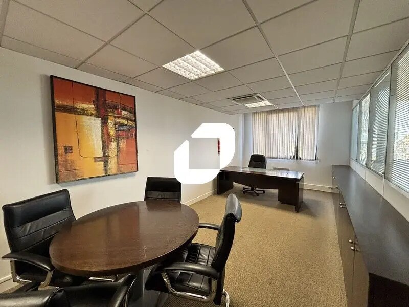 Bureau dans Évry-Courcouronnes à vendre Photo intérieure– Image 1 sur 10