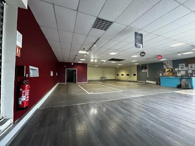 Local commercial dans Compiègne à louer - Photo de l’immeuble – Image 2 sur 6