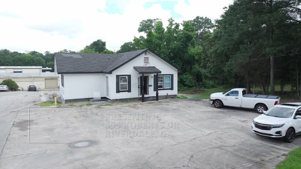 605 Roberts Dr, Riverdale, GA à vendre - Vidéo sur l’annonce professionnelle – Image 3 sur 18