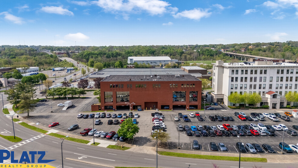 250 E Federal Plz, Youngstown, OH à louer - Photo de l’immeuble – Image 1 sur 13