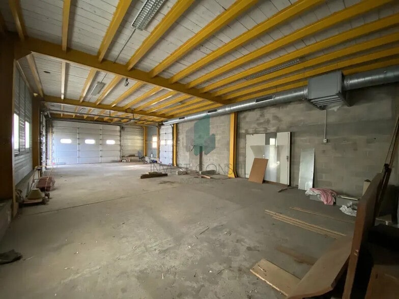 Local d'activités dans Andrésy à vendre - Photo de l’immeuble – Image 1 sur 7