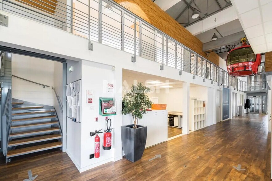 Local d'activités dans Saint-André-de-Corcy à vendre - Photo de l’immeuble – Image 2 sur 69