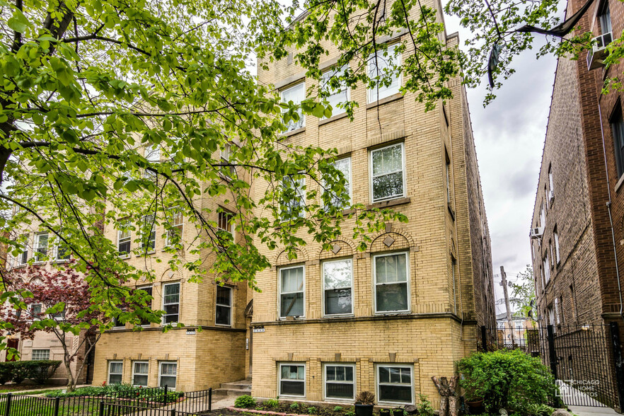 7546 N Oakley Ave, Chicago, IL à vendre - Photo de l’immeuble – Image 2 sur 42