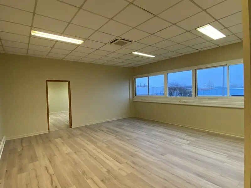 Bureau dans Mareuil-lès-Meaux à louer Photo intérieure– Image 1 sur 6