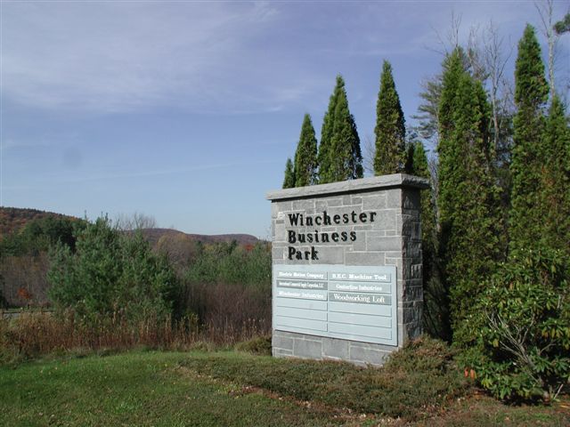 107 John G Groppo Dr, Winsted, CT à louer - Photo de l’immeuble – Image 2 sur 3