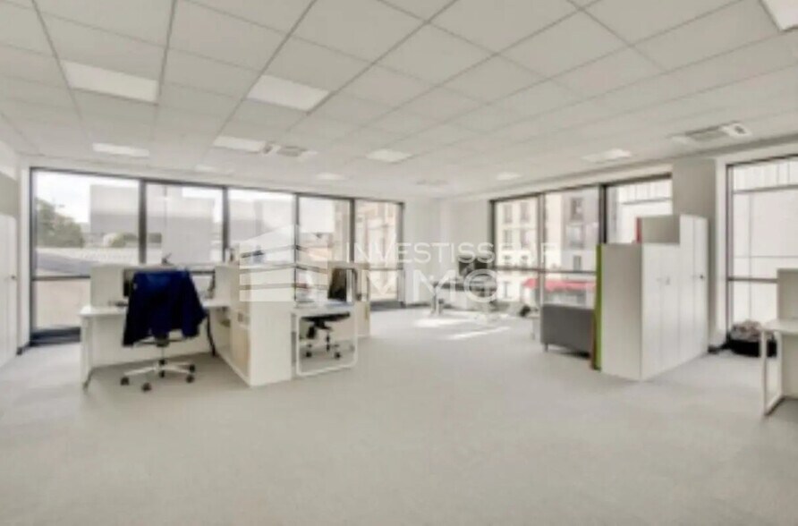 Local d’activités dans Villeneuve-la-Garenne à louer - Photo intérieure – Image 2 sur 7