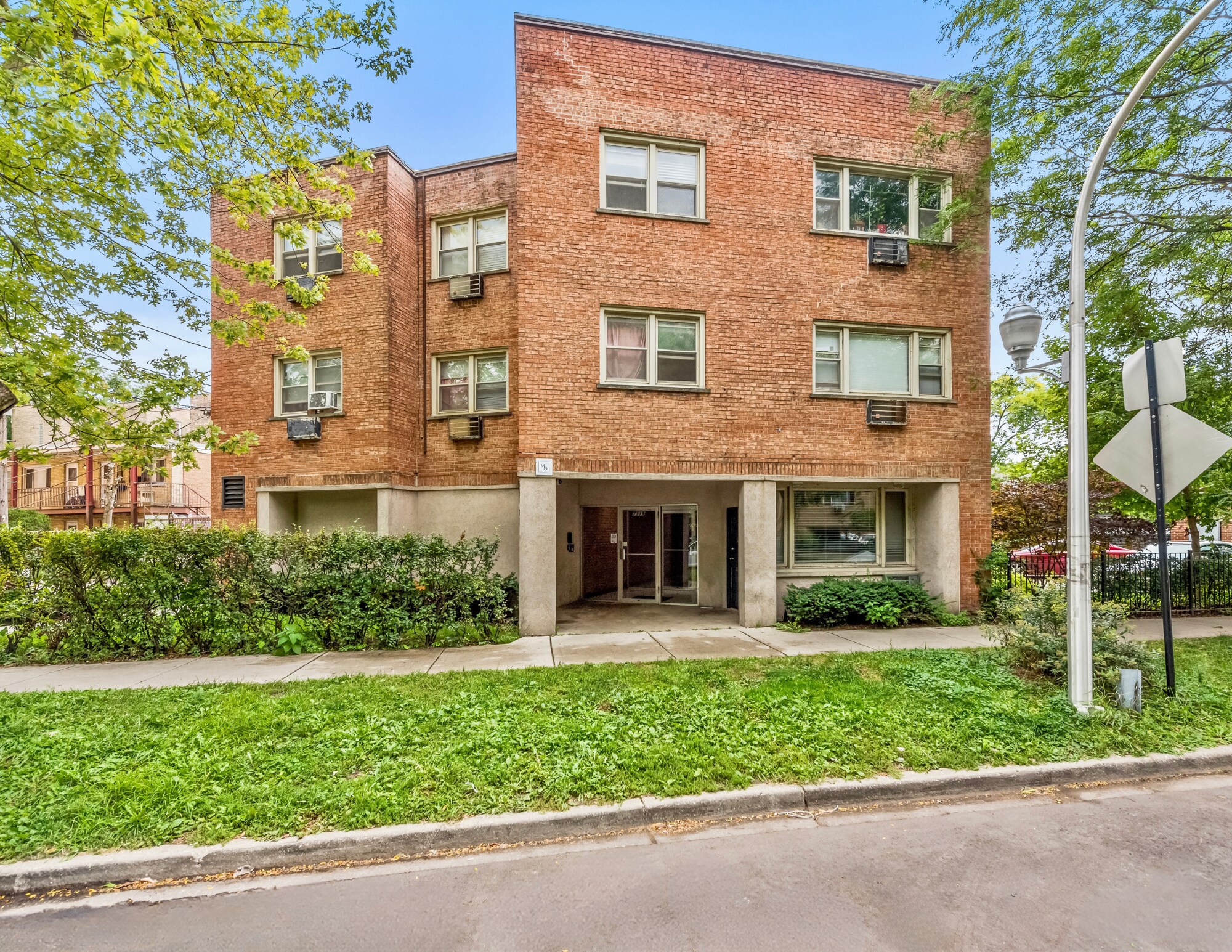 7319 N Rogers Ave, Chicago, IL à vendre Photo principale– Image 1 sur 16
