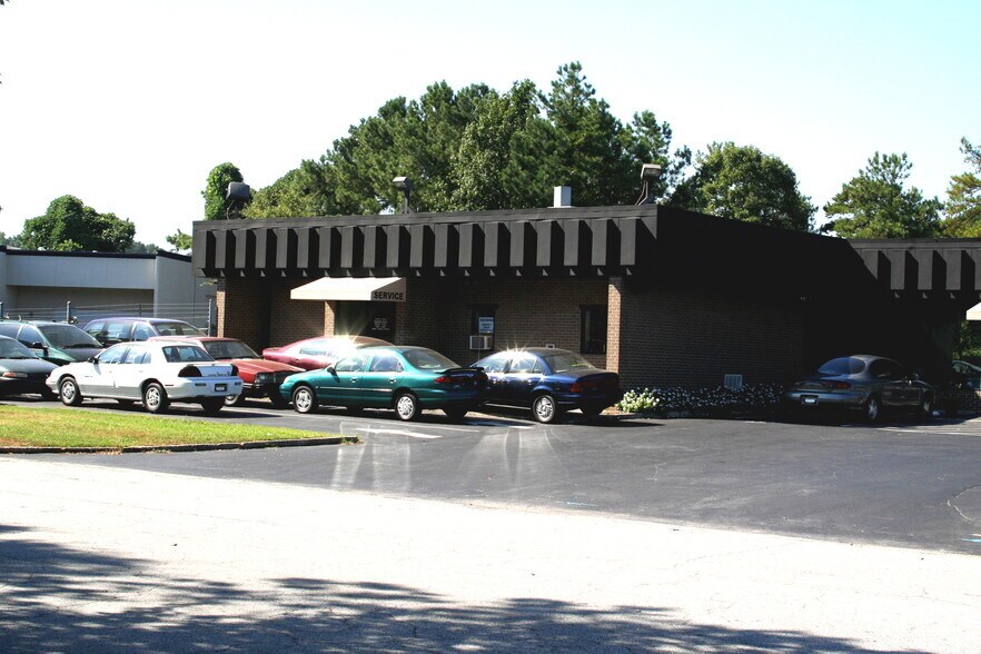 6489 Peachtree Industrial Blvd, Atlanta, GA à louer - Photo de l’immeuble – Image 3 sur 5