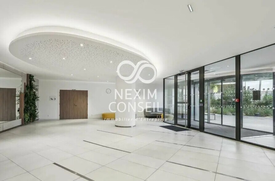 Bureau dans Nanterre à louer - Photo de l’immeuble – Image 1 sur 14