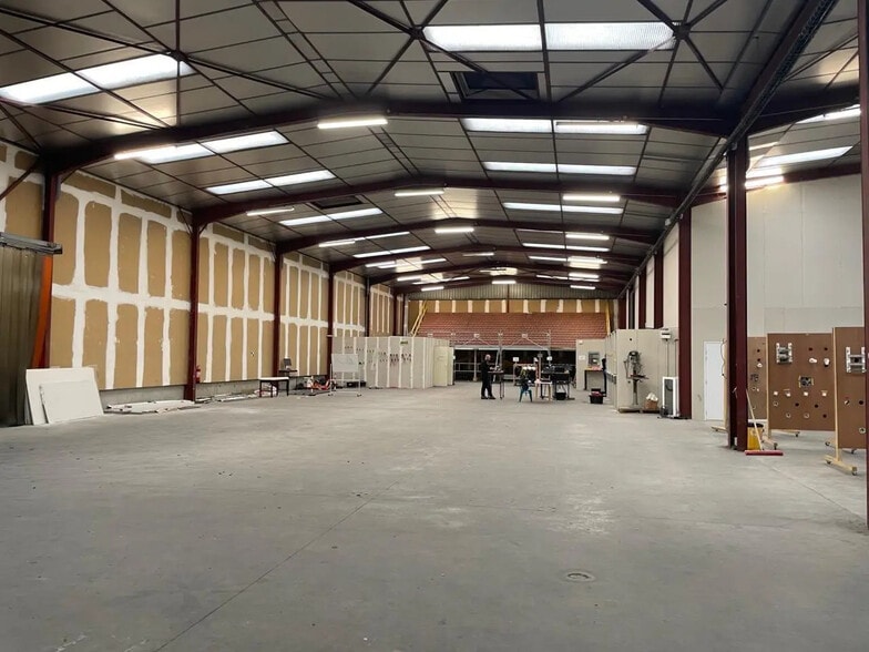 Local d’activités dans Aubervilliers à louer - Photo de l’immeuble – Image 2 sur 7