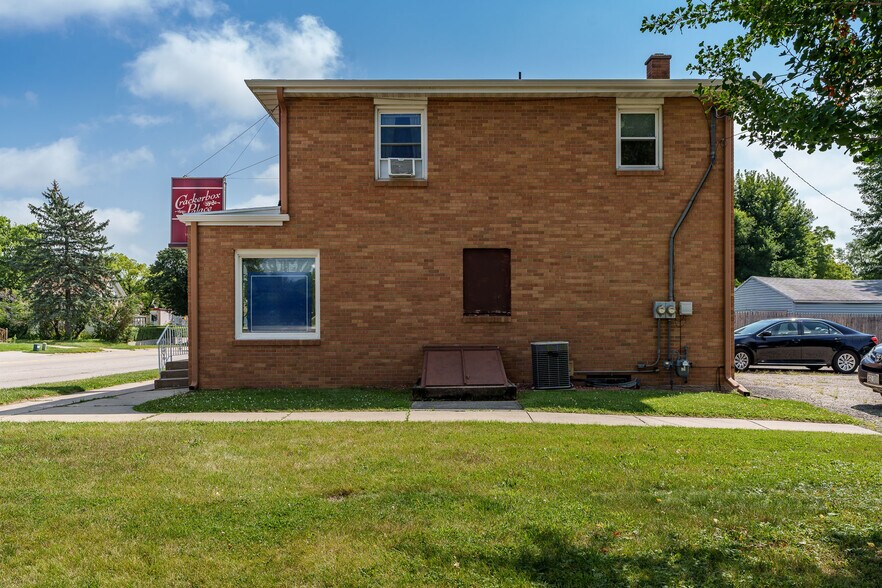 1321 W Court St, Janesville, WI à vendre - Photo de l’immeuble – Image 3 sur 34