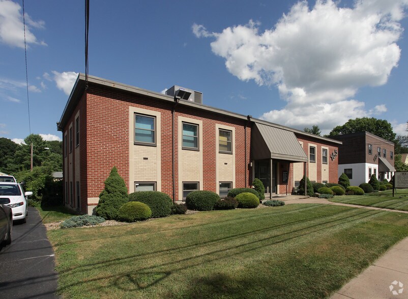 153 Main St, Manchester, CT à vendre - Photo de l’immeuble – Image 2 sur 10