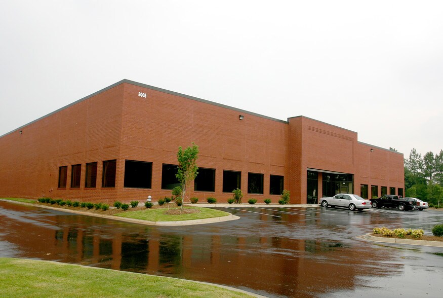 3005 Center Pl, Norcross, GA à louer - Photo de l’immeuble – Image 2 sur 4
