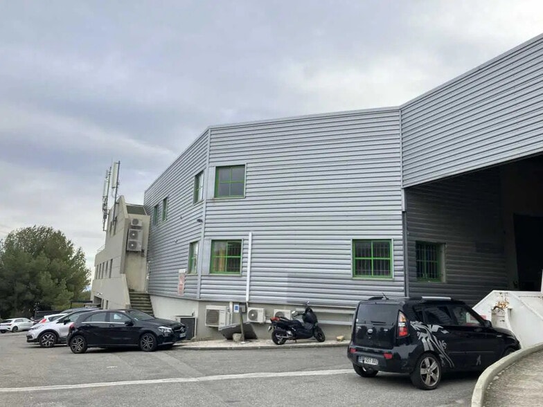 Local d’activités dans La Ciotat à louer - Photo de l’immeuble – Image 2 sur 7