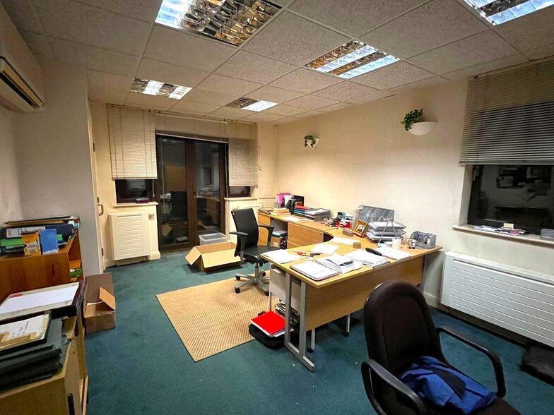 12 Mill St, Slough à louer - Photo de l’immeuble – Image 3 sur 8