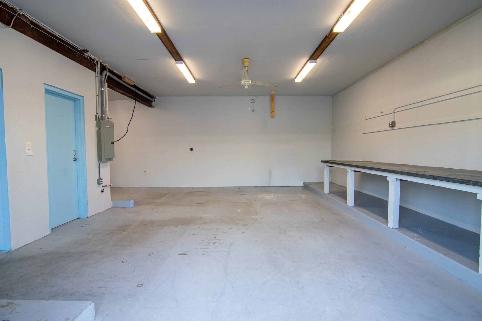 7030 Burlington Ave N, Saint Petersburg, FL à louer Photo principale– Image 1 sur 12