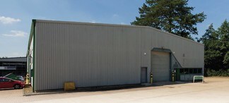 Plus de détails pour Imberhorne Ln, East Grinstead - Industriel/Logistique à louer