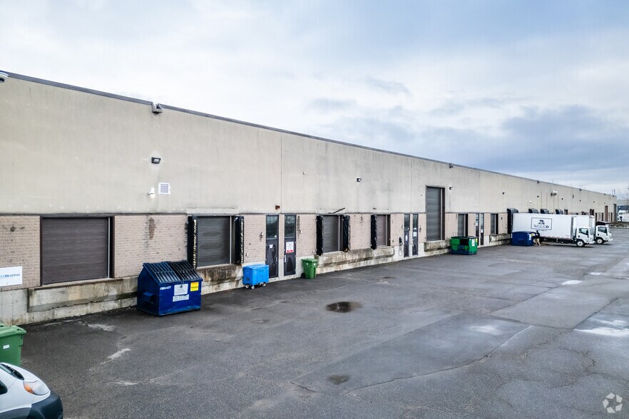 2262-2300 Ch Saint-François, Dorval, QC à louer - Photo de l’immeuble – Image 3 sur 4