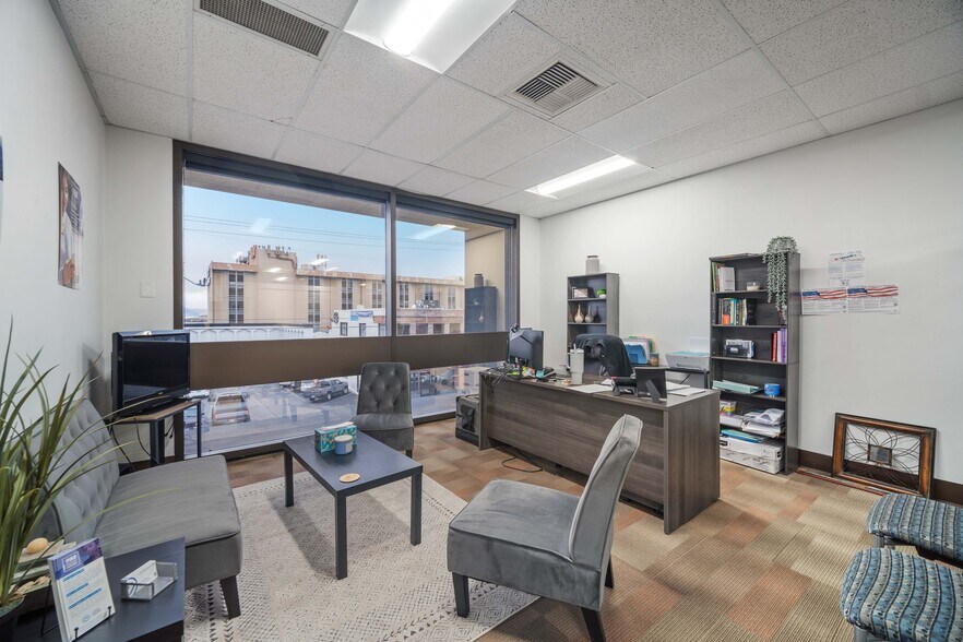 449 S Virginia St, Reno, NV à louer - Photo intérieure – Image 2 sur 20