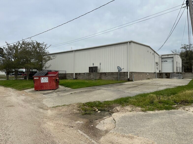1990 Florida Ave SW, Denham Springs, LA à vendre - Photo de l’immeuble – Image 2 sur 22