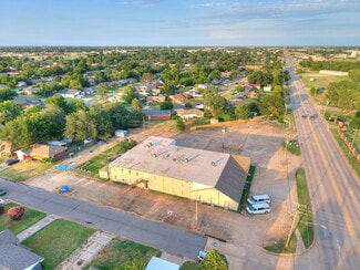 Plus de détails pour 809 SW 4th St, Moore, OK - Spécialisé à vendre