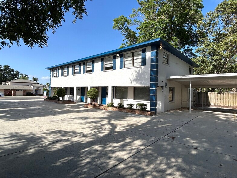 2027 Manatee Ave, Bradenton, FL à vendre - Photo de l’immeuble – Image 3 sur 14
