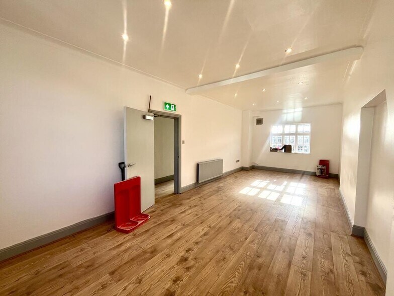463 Bury New Rd, Manchester à louer - Photo de l’immeuble – Image 3 sur 15
