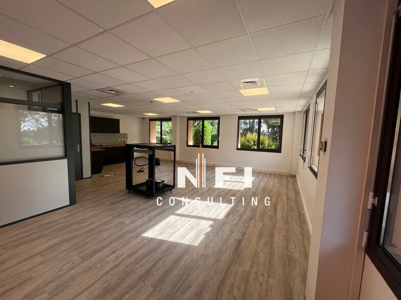 Bureau dans Valbonne à louer - Photo de l’immeuble – Image 2 sur 6