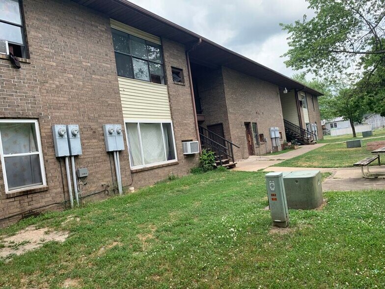 212 W Ruby St, Conway, MO à vendre - Photo de l’immeuble – Image 3 sur 4
