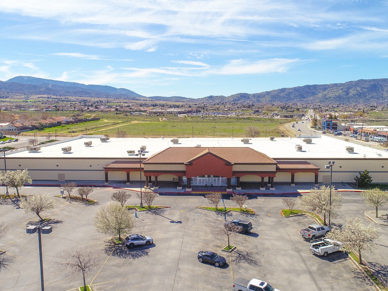 710 W Tehachapi Blvd, Tehachapi, CA à louer Photo intérieure– Image 1 sur 4