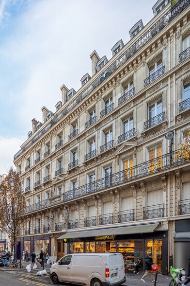 71 Rue De Provence, Paris à louer - Photo de l’immeuble – Image 2 sur 4