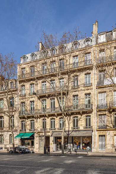 140 Boulevard Haussmann, Paris à louer - Photo de l’immeuble – Image 3 sur 6