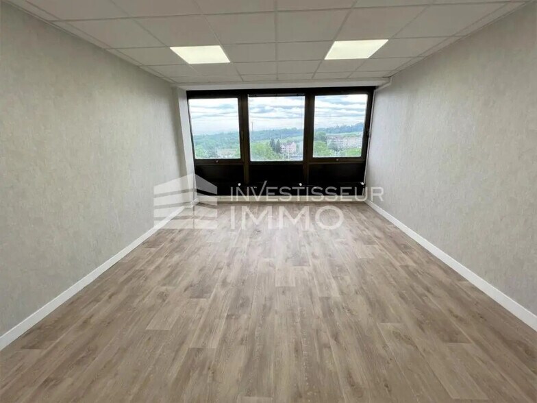 Bureau dans Villeneuve-Saint-Georges à louer - Photo de l’immeuble – Image 2 sur 3