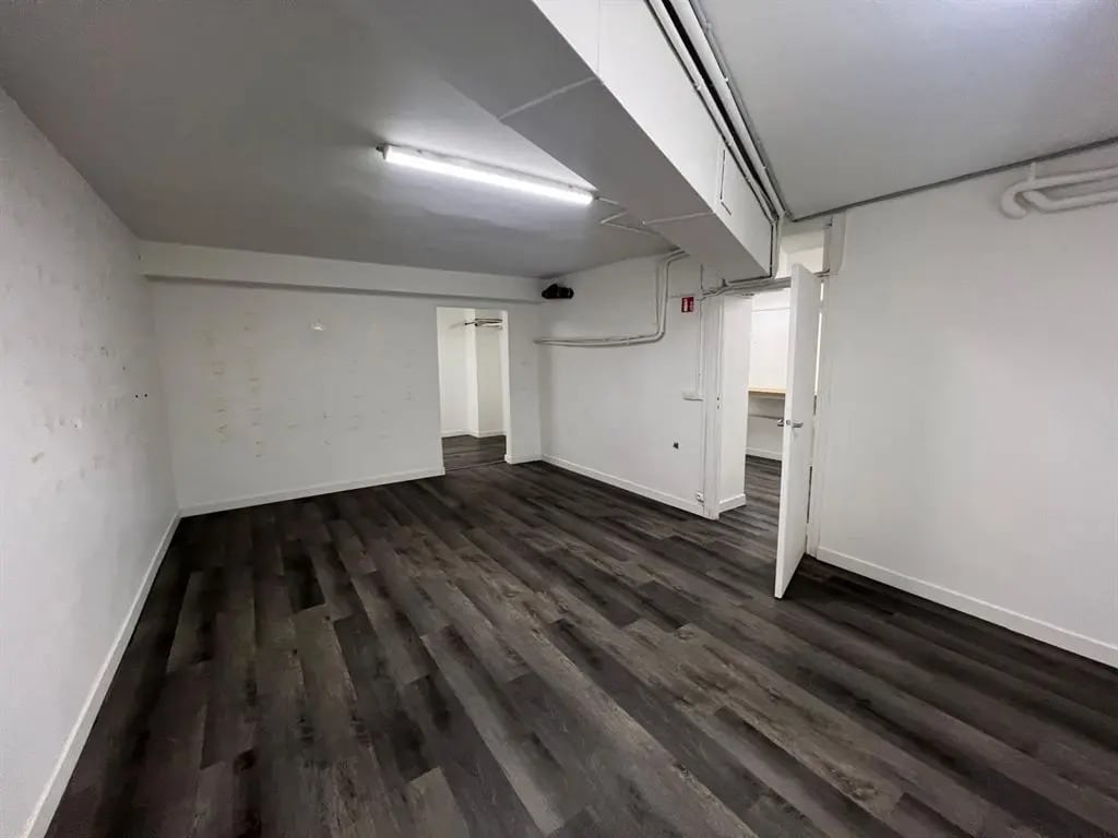 Local commercial dans Paris à louer Photo intérieure– Image 1 sur 10