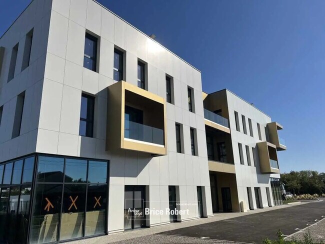 Plus de détails pour 55 Rue Emile Zola, Décines-Charpieu - Local d’activités à vendre