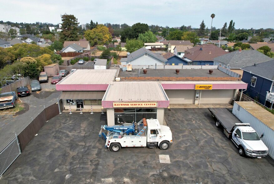 527 E Washington St, Petaluma, CA à vendre - Photo de l’immeuble – Image 2 sur 18