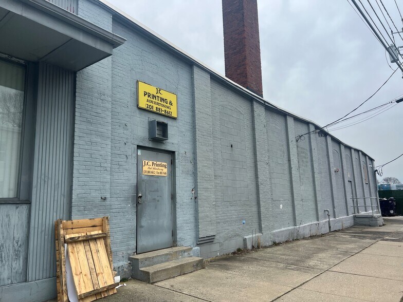 347 E 22nd St, Paterson, NJ à vendre - Photo de l’immeuble – Image 3 sur 4