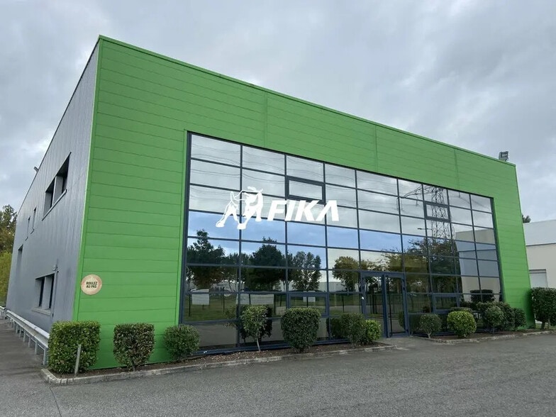 Local d’activités dans Villeneuve-lès-Bouloc à louer - Photo de l’immeuble – Image 1 sur 10