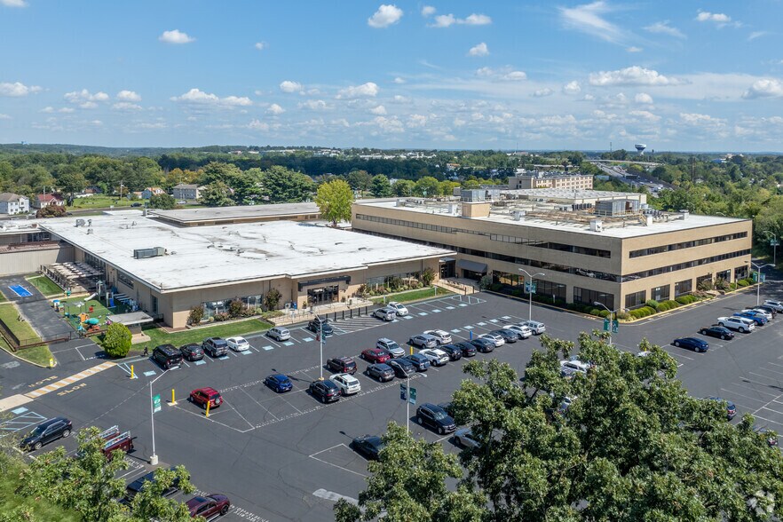 4800-4850 E Street Rd, Trevose, PA à louer - Photo principale – Image 1 sur 19