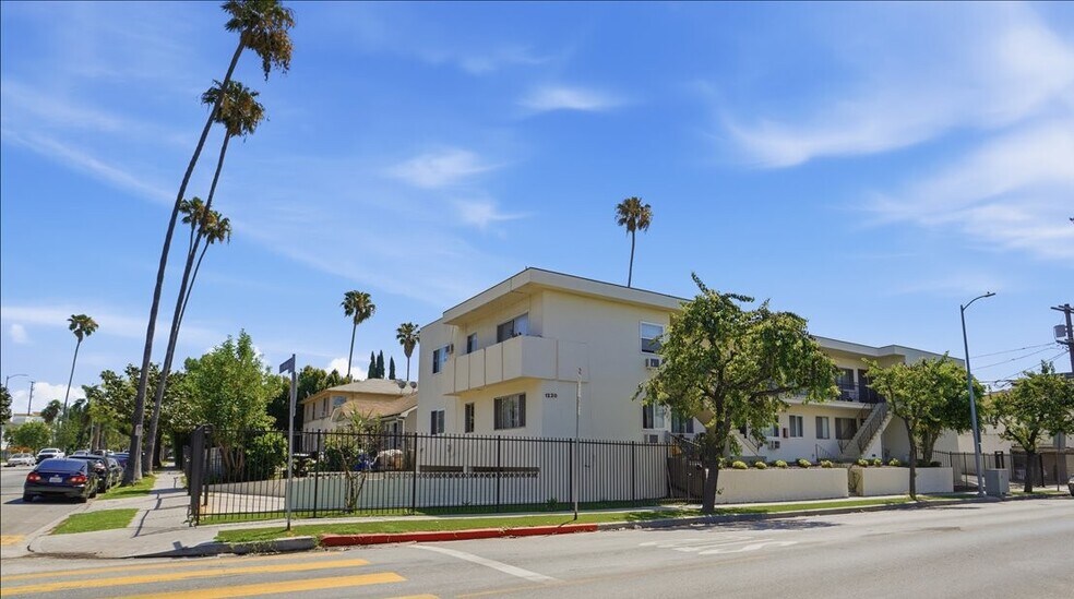 1220 N Van Ness Ave, Los Angeles, CA à vendre - Photo principale – Image 1 sur 12