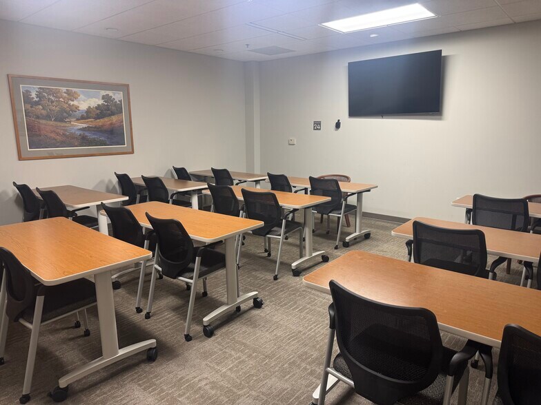 8517 Excelsior Dr, Madison, WI à louer - Photo de l’immeuble – Image 2 sur 9