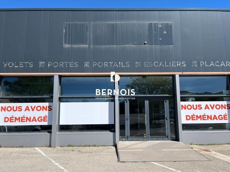 Bureau dans Brignoles à louer - Photo de l’immeuble – Image 1 sur 8