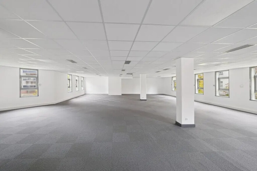 6-8 Rue Eugène Et Armand Peugeot, Rueil-Malmaison à vendre - Photo de l’immeuble – Image 3 sur 8