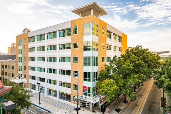 Plus de détails pour 100 E Pine St, Orlando, FL - Bureau aux enchères