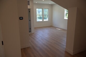 32 Chichester Ave, Center Moriches, NY à louer Photo intérieure– Image 1 sur 7